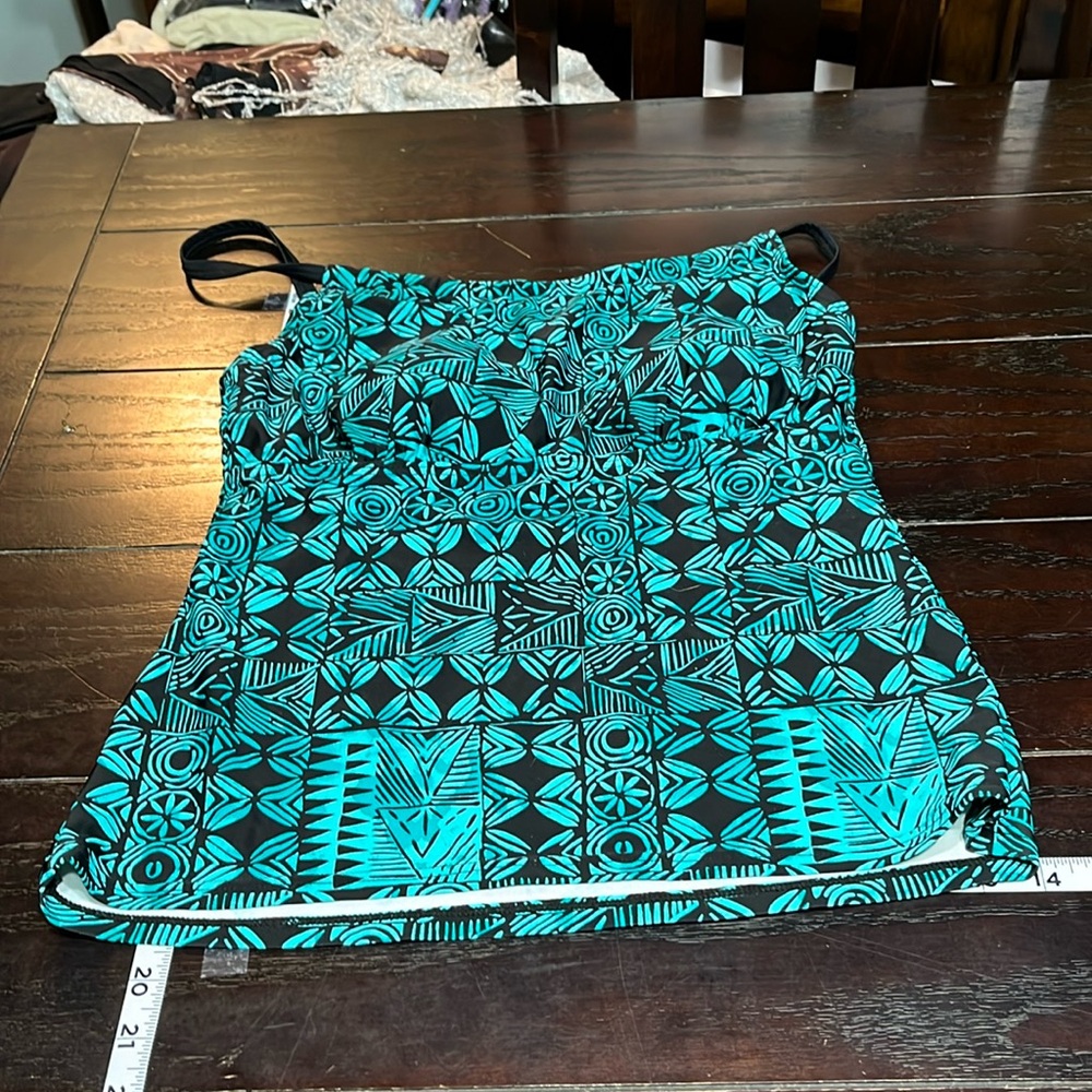 women’s swim suit top NWOT